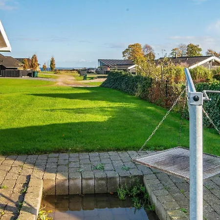 6 Person In Sj Lund By Traum